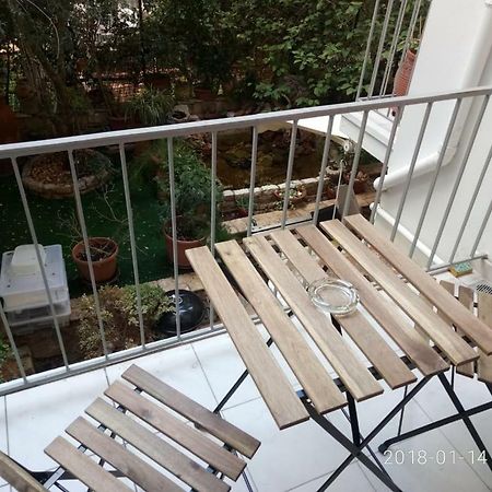 Modern, Ideally Located Studio Apartment Ateny Zewnętrze zdjęcie