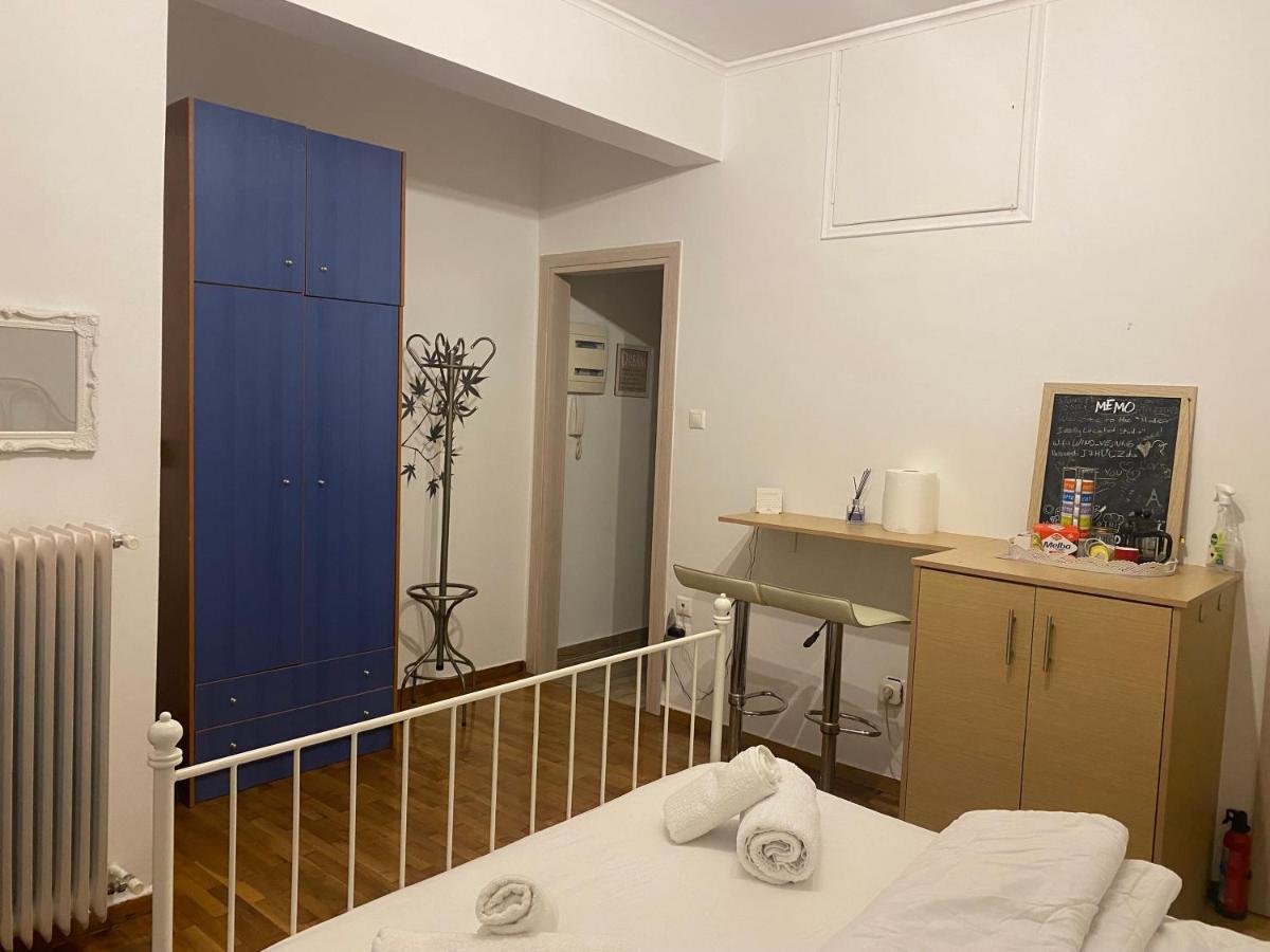 Modern, Ideally Located Studio Apartment Ateny Zewnętrze zdjęcie