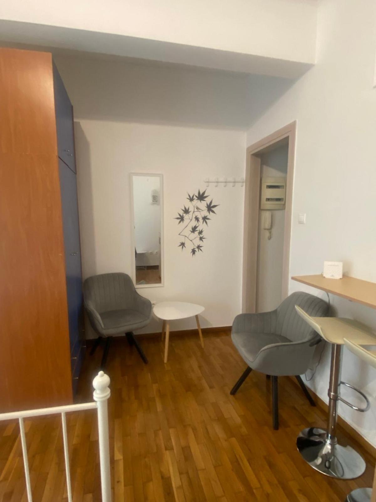 Modern, Ideally Located Studio Apartment Ateny Zewnętrze zdjęcie