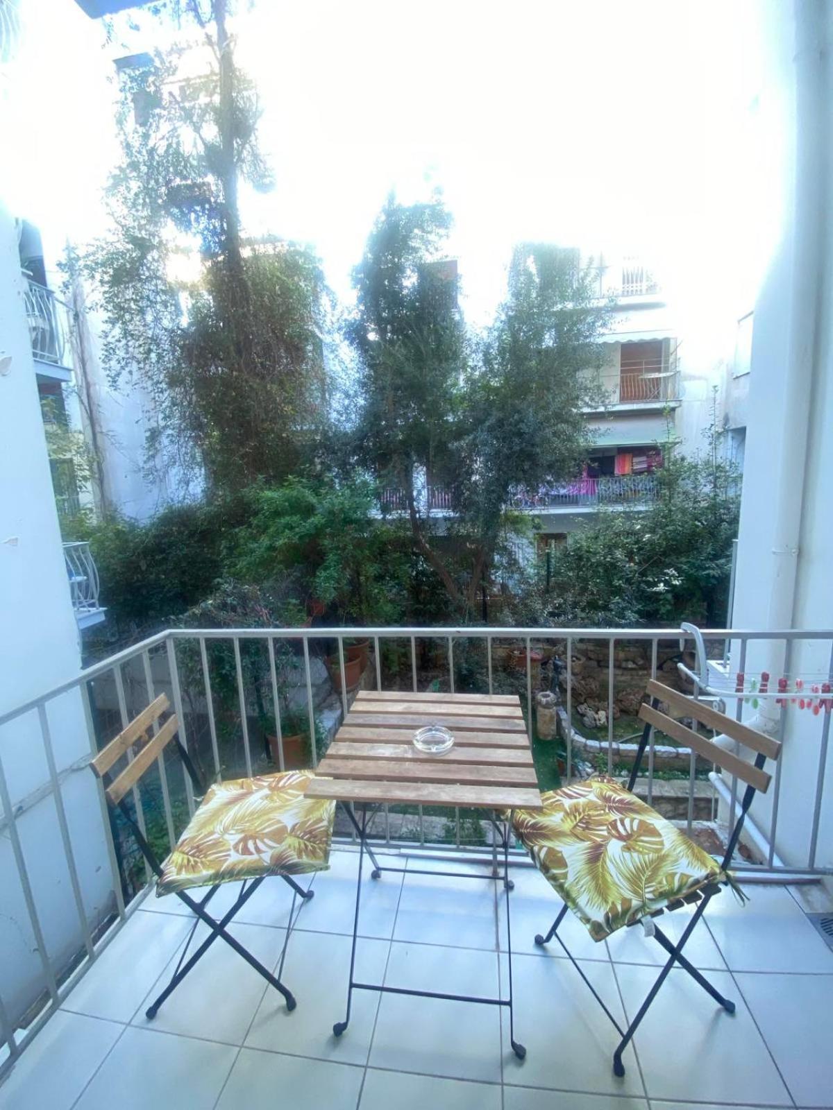 Modern, Ideally Located Studio Apartment Ateny Zewnętrze zdjęcie