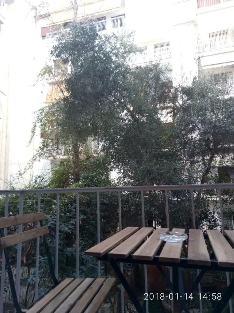 Modern, Ideally Located Studio Apartment Ateny Zewnętrze zdjęcie