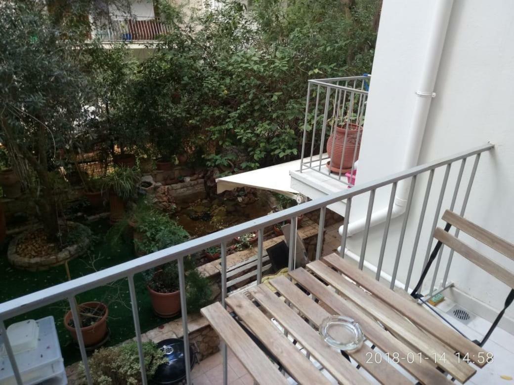 Modern, Ideally Located Studio Apartment Ateny Zewnętrze zdjęcie
