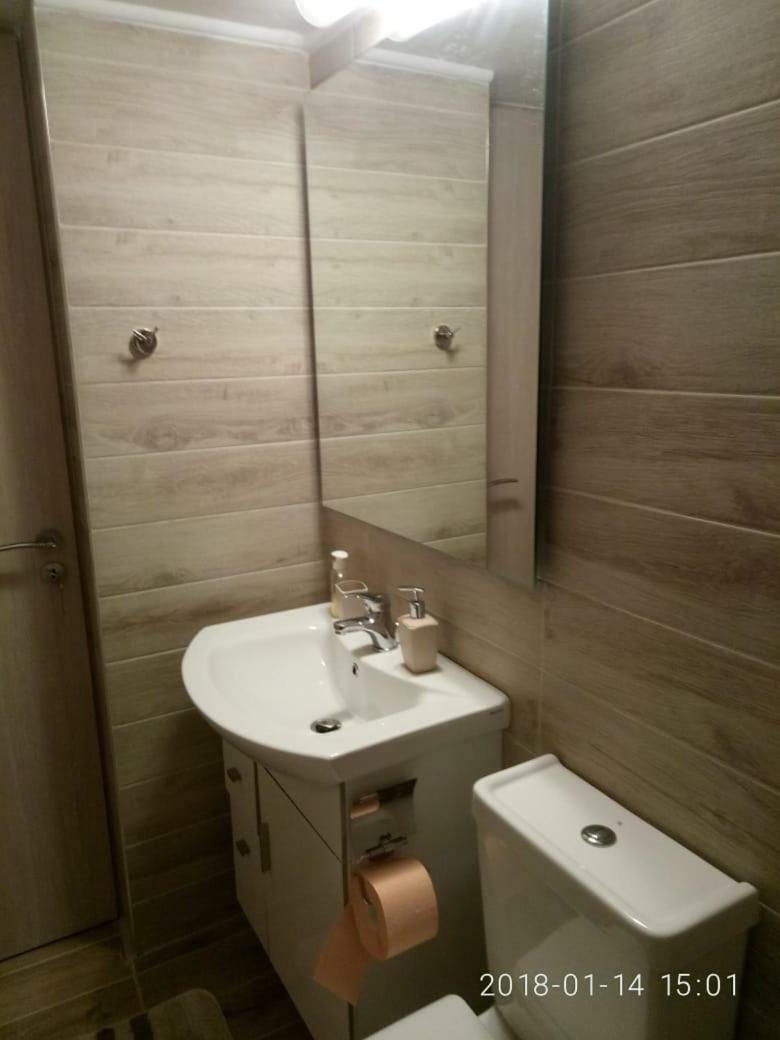 Modern, Ideally Located Studio Apartment Ateny Zewnętrze zdjęcie